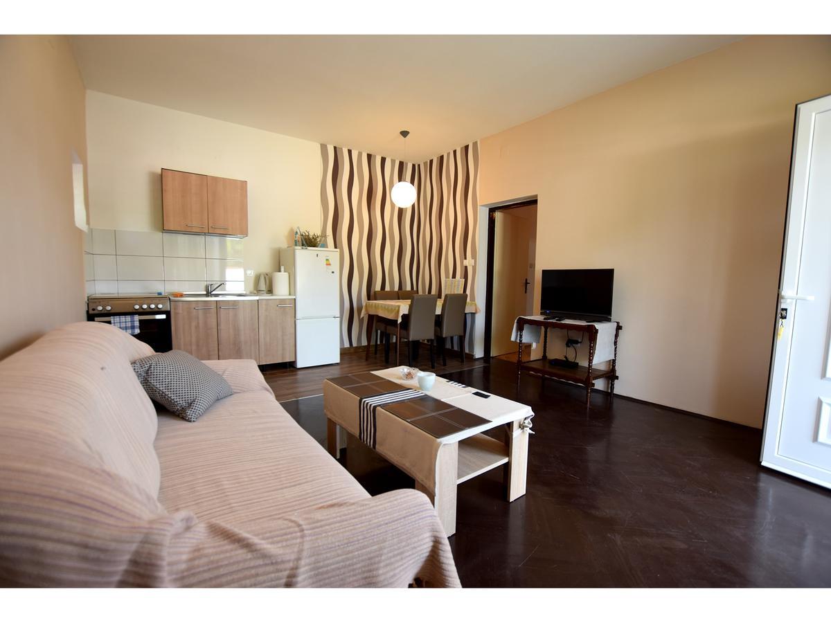 Apartments Laroom Seline Bagian luar foto
