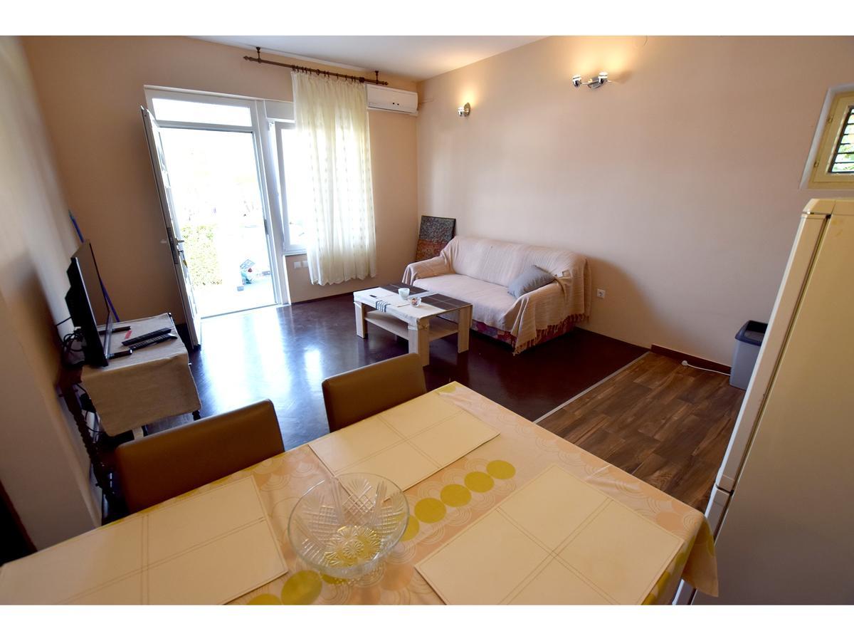 Apartments Laroom Seline Bagian luar foto