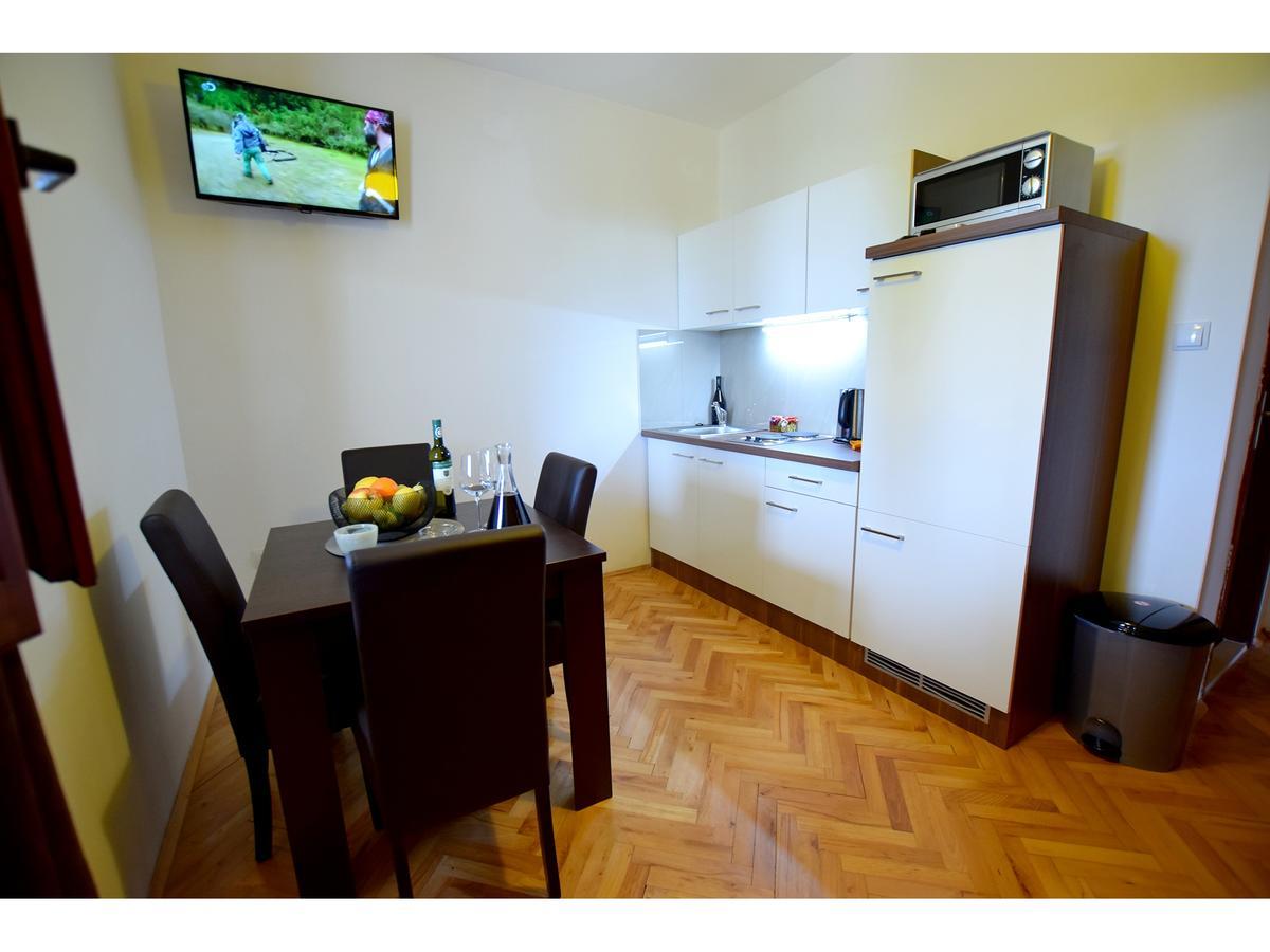 Apartments Laroom Seline Bagian luar foto